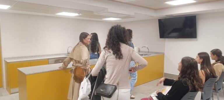 Visita a la Universidad Pontificia de Salamanca de los alumnos de 2º de bachillerato del Colegio Filipense Blanca de Castilla de Palencia