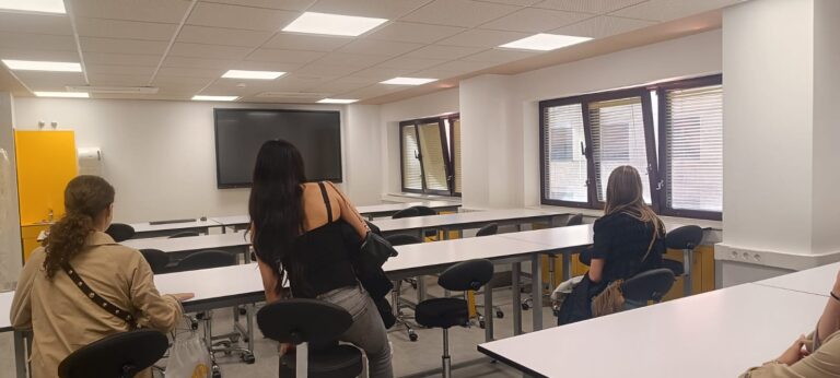 Visita a la Universidad Pontificia de Salamanca de los alumnos de 2º de bachillerato del Colegio Filipense Blanca de Castilla de Palencia
