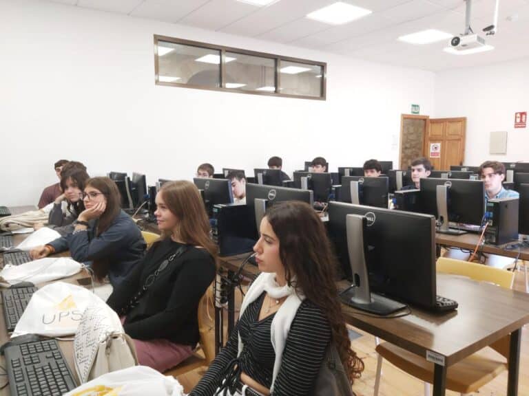 Visita a la Universidad Pontificia de Salamanca de los alumnos de 2º de bachillerato del Colegio Filipense Blanca de Castilla de Palencia