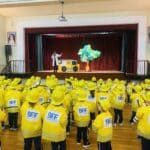 Los alumnos de Infantil del Colegio Filipense Blanca de Castilla se disfrazan de bomberos forestales por Carnaval.