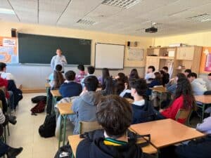 Visita del escritor Asier Aparicio a los alumnos de 1º de bachillerato del Colegio Filipense Blanca de Castilla de Palencia