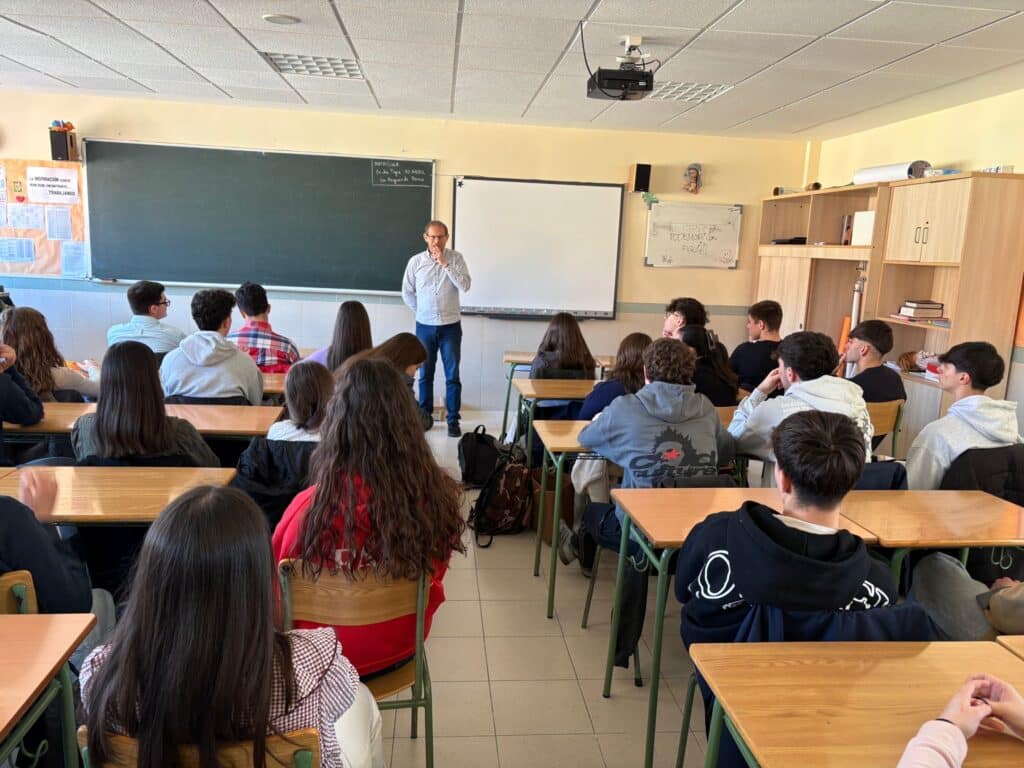 Visita del escritor Asier Aparicio a los alumnos de 1º de bachillerato del Colegio Filipense Blanca de Castilla de Palencia