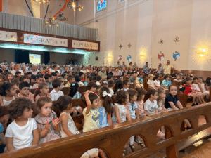 Encuentro intergeneracional de los alumnos de educación infantil del Colegio Filipense Blanca de Castilla de Palencia con sus abuelos.