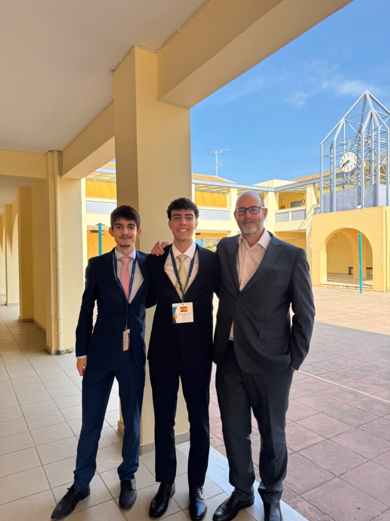 Alumnos del Colegio Filipense Blanca de Castilla participan en la fase internacional del Modelo de Parlamento Europeo que se celebra en Grecia.